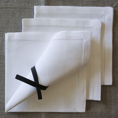 SERVIETT MED HULLSØM