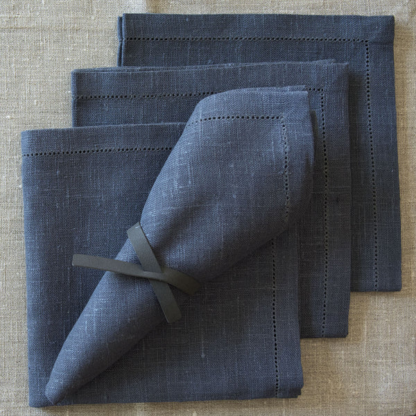 SERVIETT MED HULLSØM