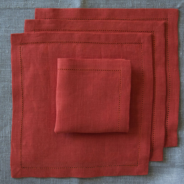 SERVIETT MED HULLSØM